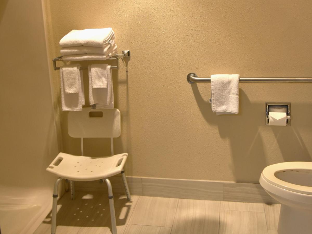 Quality Inn & Suites Brooks Louisville South エクステリア 写真