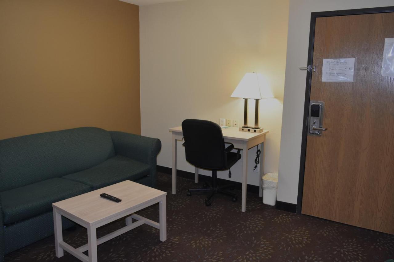 Quality Inn & Suites Brooks Louisville South エクステリア 写真