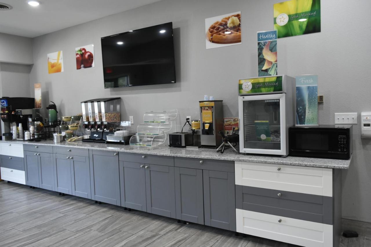 Quality Inn & Suites Brooks Louisville South エクステリア 写真