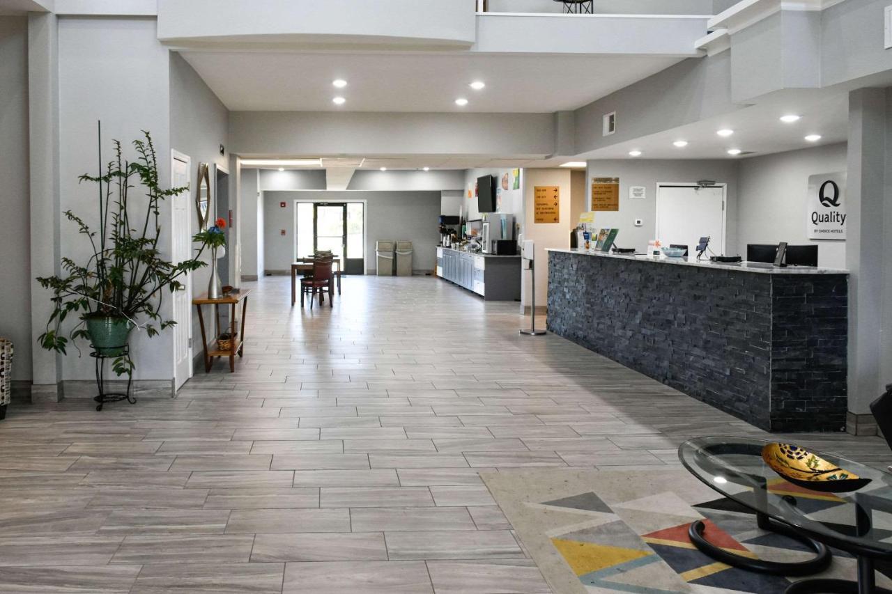 Quality Inn & Suites Brooks Louisville South エクステリア 写真