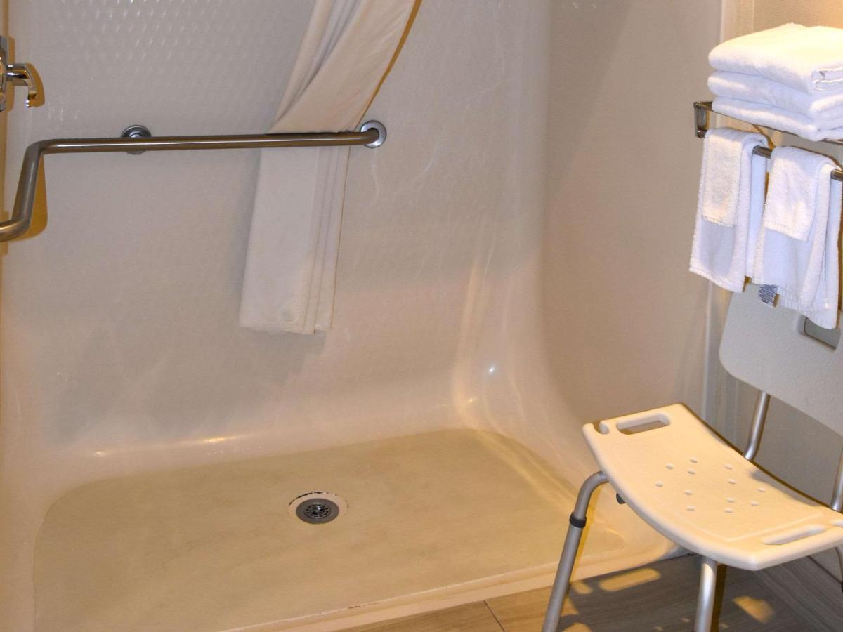 Quality Inn & Suites Brooks Louisville South エクステリア 写真