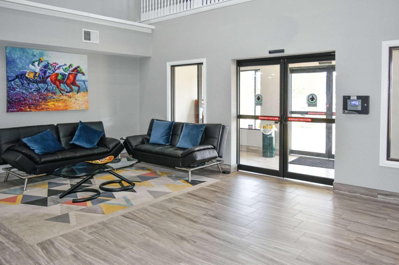 Quality Inn & Suites Brooks Louisville South エクステリア 写真