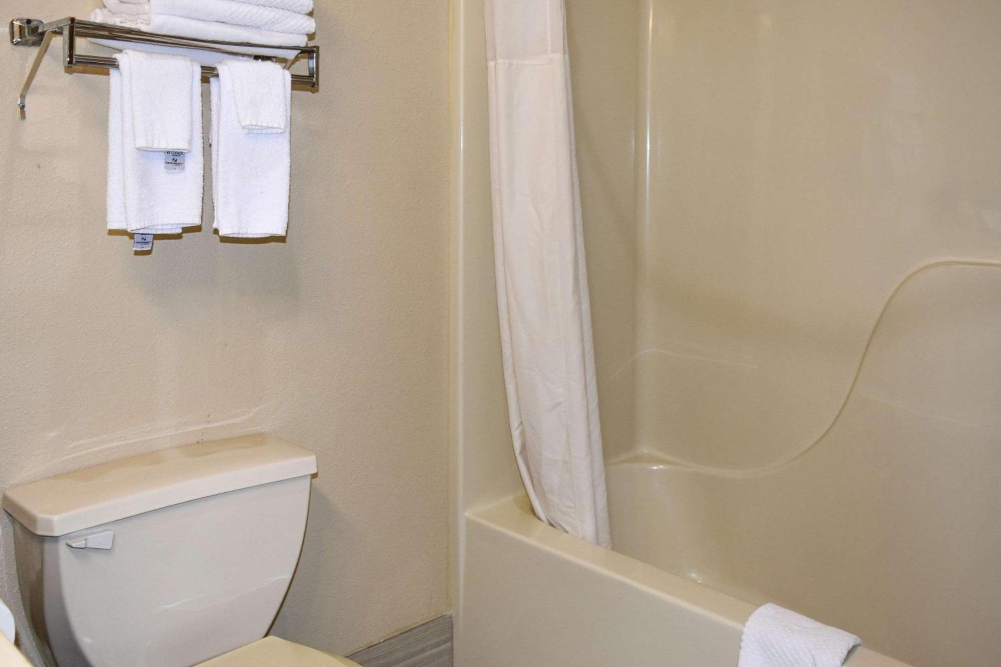 Quality Inn & Suites Brooks Louisville South エクステリア 写真