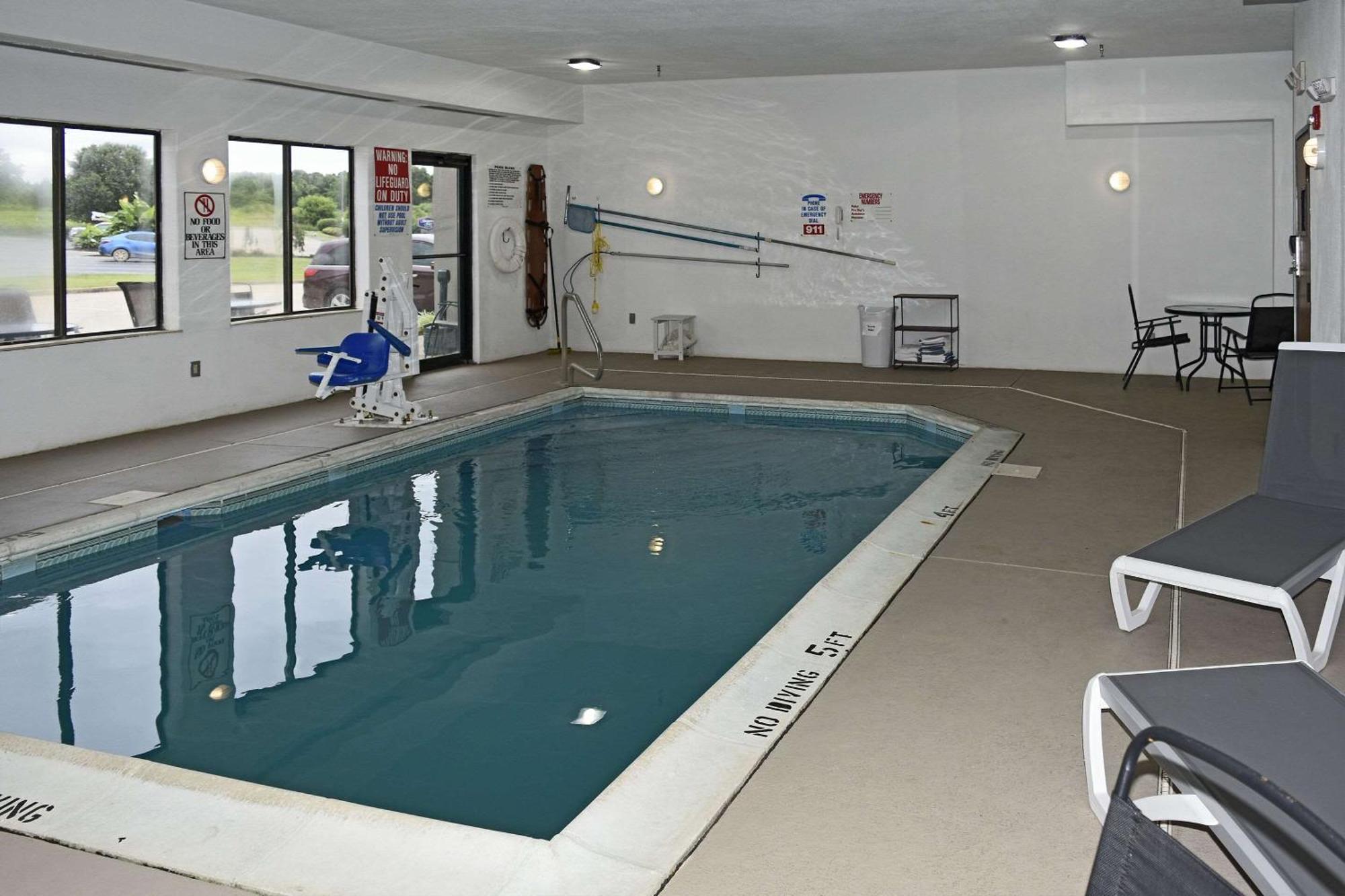 Quality Inn & Suites Brooks Louisville South エクステリア 写真