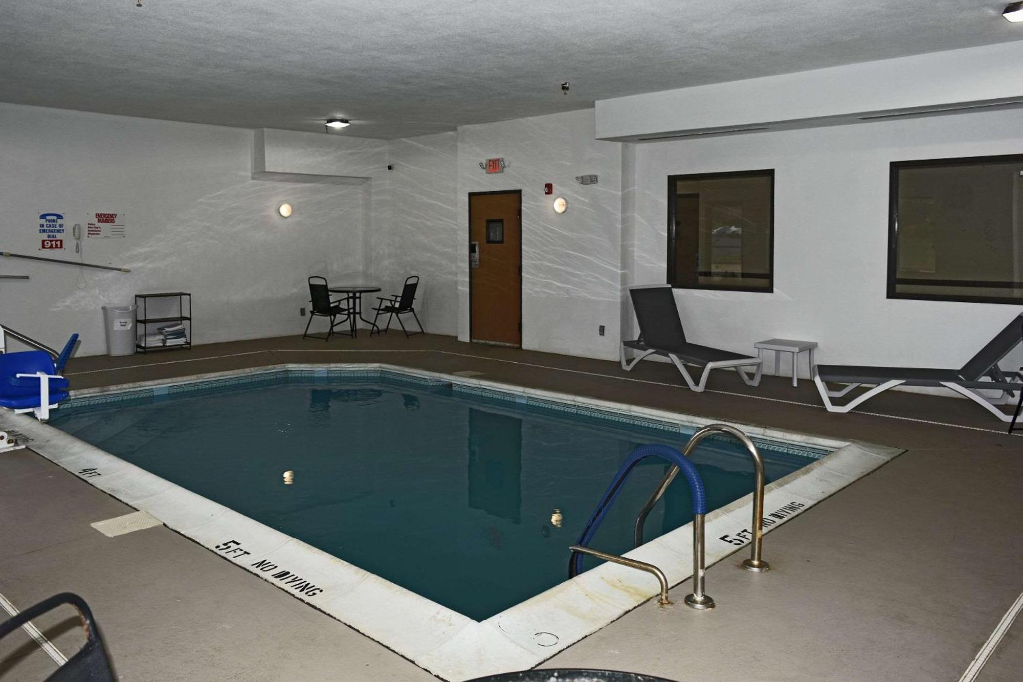Quality Inn & Suites Brooks Louisville South エクステリア 写真