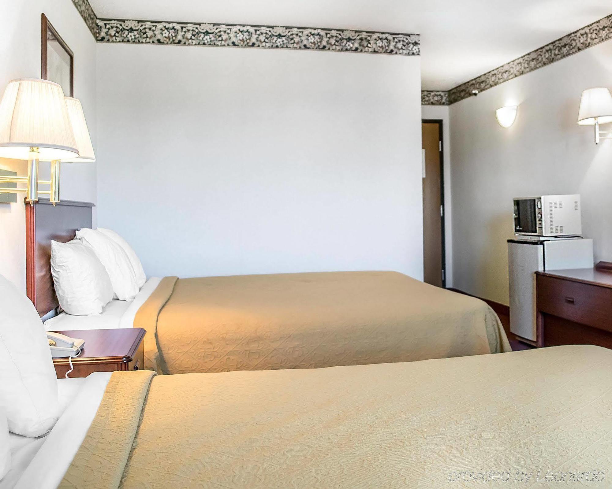 Quality Inn & Suites Brooks Louisville South エクステリア 写真